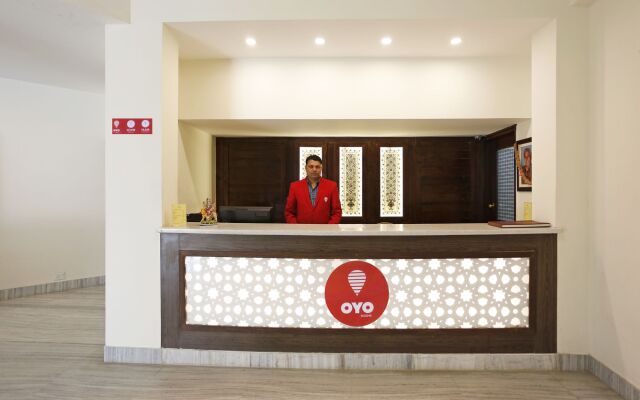 OYO 8078 The Central Palm