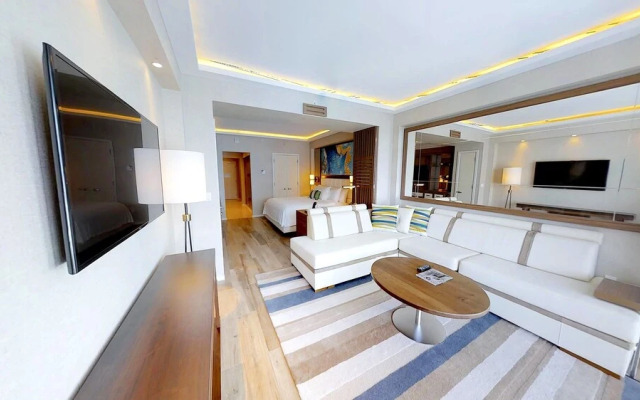 Beachfront Condo in Central Beach