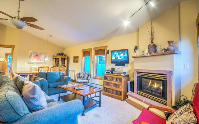 Saddle Creek by Retreatia