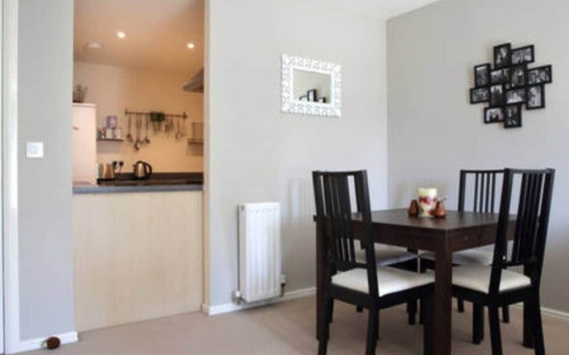 2 Bedroom Flat In Bonnington