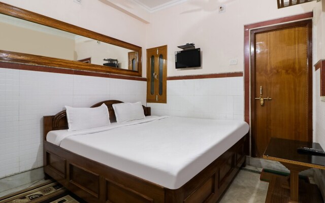 Spot On 45094 Hotel Madhu Complex