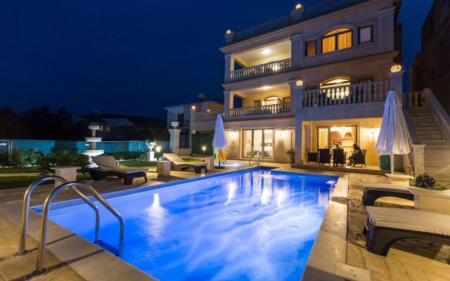 Luxury 5 Bedroom Villa With Private Pool, Paphos Villa 1411