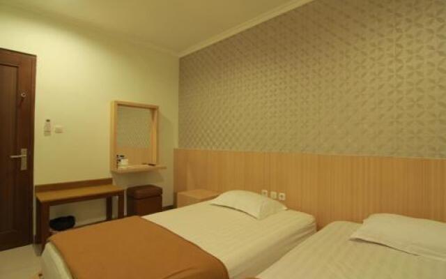 Family Budget Hotels F77