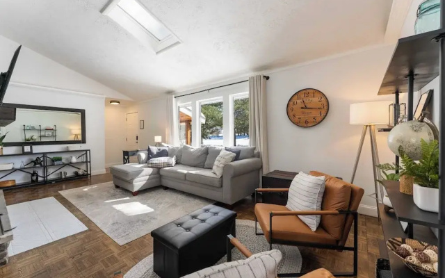 Birchwood by Avantstay Game Room + Lake Access