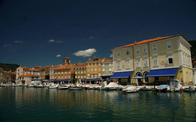 Guest House Floreus Cres