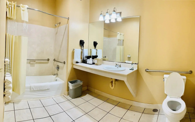 Weston Inn & Suites