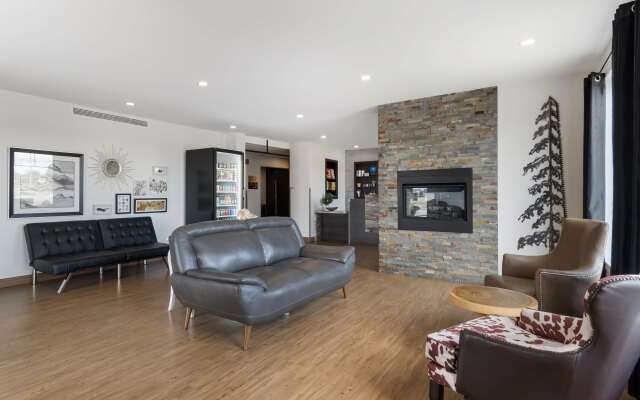 Villa Inn & Suites, SureStay Collection by Best Western