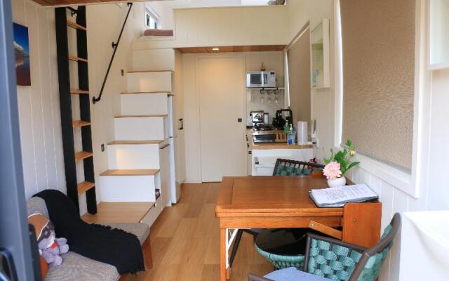 The Pink Lake Tiny House - 'sakura'