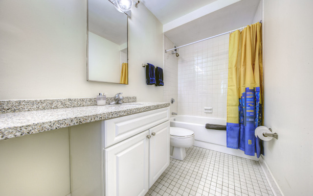 Beautiful, fully equipped, luxury condo!