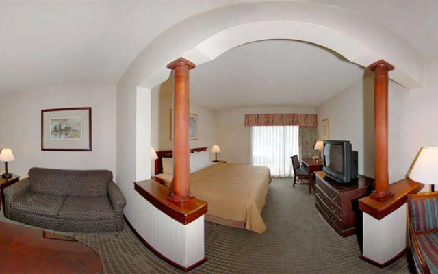 Quality Hotel & Suites Central
