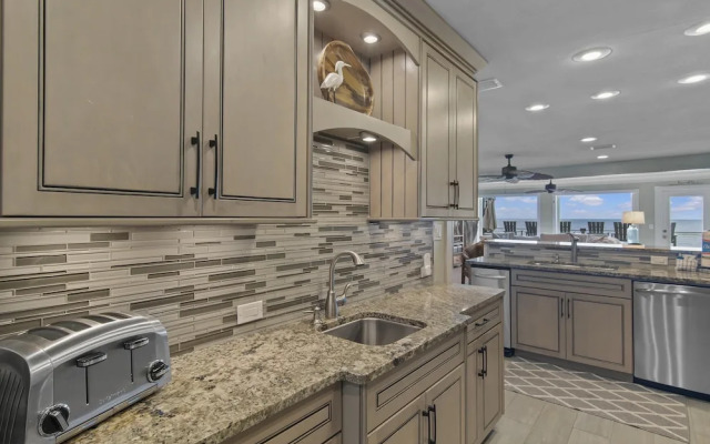 Green Reef #7- Emerald Horizon