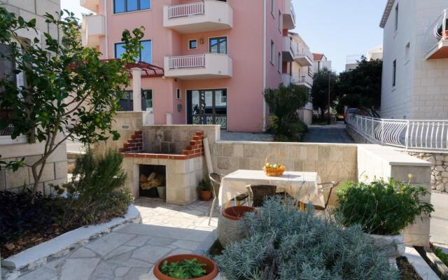 Pavo - Comfortable With Parking Space - SA2
