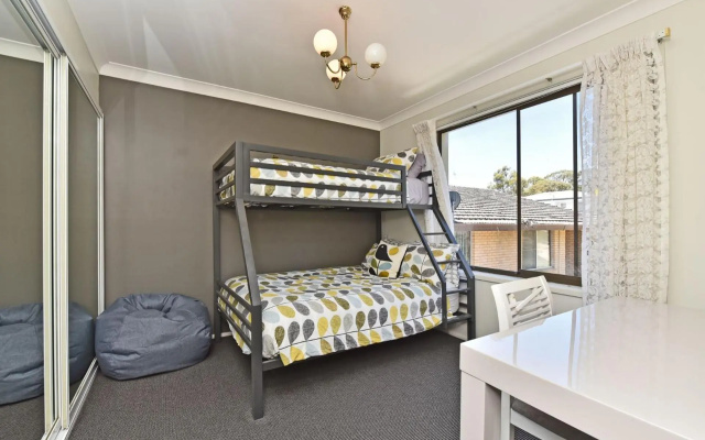 just listed Silverwater Lake Mac Waterfront with Views – Guest Rooms – Morisset