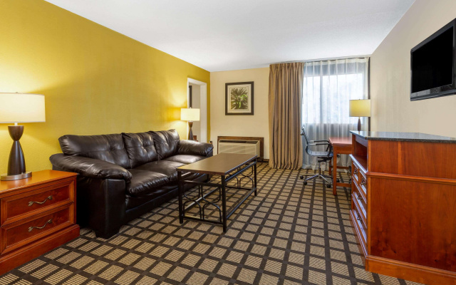 Baymont by Wyndham Queensbury / Lake George