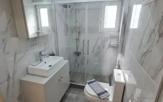 Stylish S&k 'k' Villa 200m From The Beach