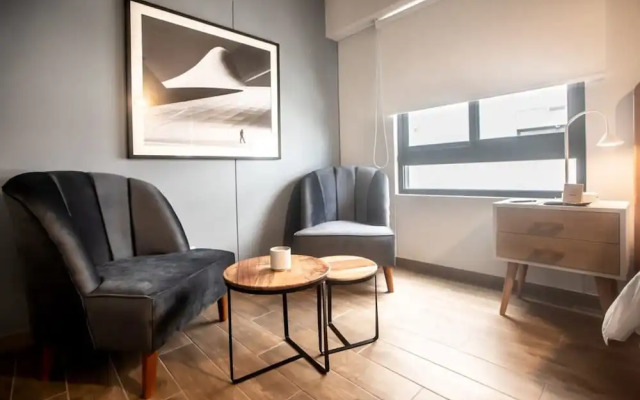 w Elegant 2BR in the Heart of Miraflores