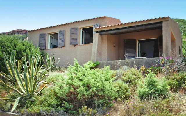 Apartment in Costa Paradiso with garden furniture