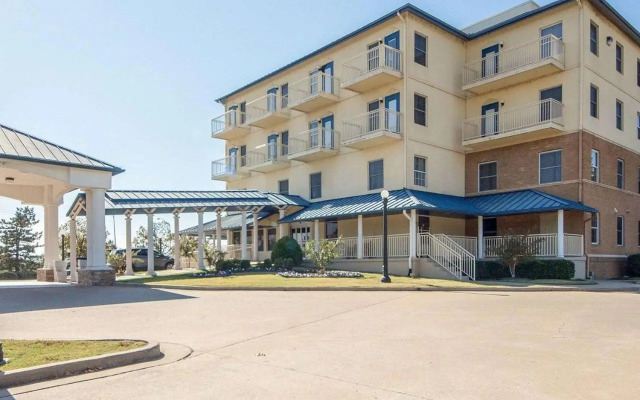 Holiday Inn Express and Suites TulsaDowntown Area