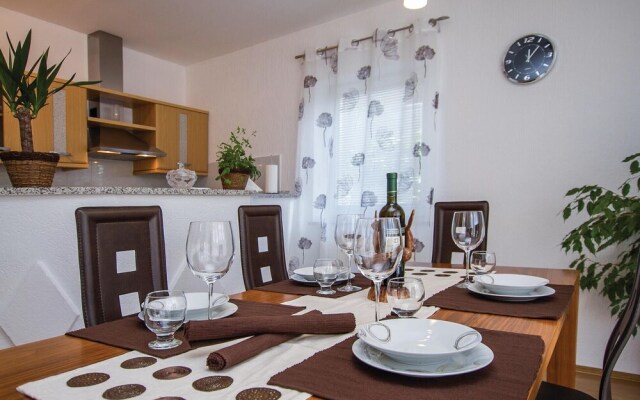 Amazing Home in Nedescina With Wifi and 5 Bedrooms