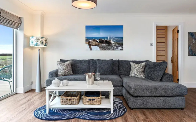 Blue Horizon - Spectacular Coastal Views
