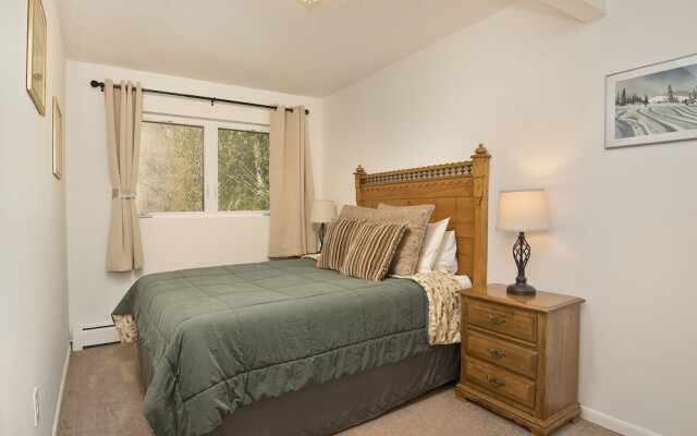 West Vail Riverfront Lodging, Colorado