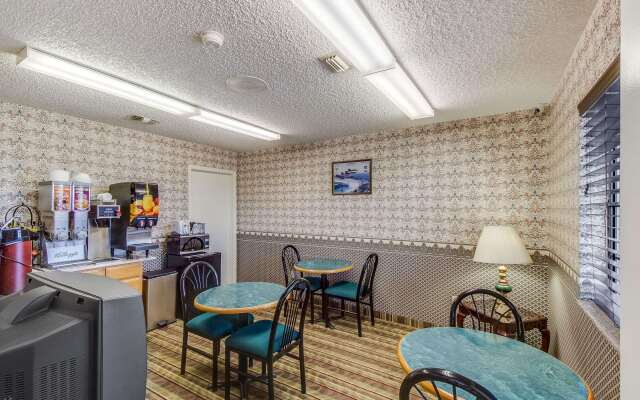 Econo Lodge Falfurrias Hwy 281