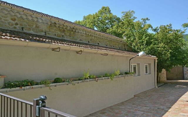 Quaint Villa With Private Pool in Molières-sur-cèze