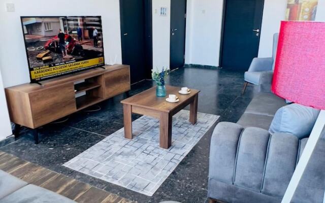 Cozy Sea View Retreat 1 min to Beach in Kyrenia