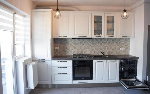 Modern 3 APT Near Old Town – 15 Min Walk