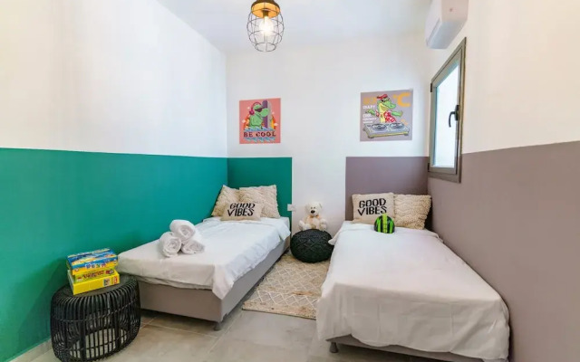 Panoramic Seaview Balcony Escape by Sea N Rent