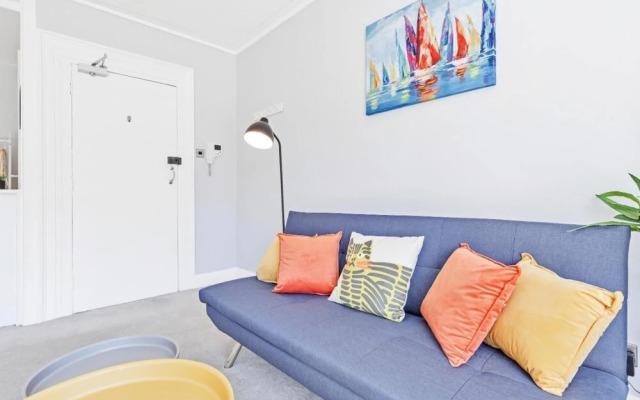 Grand Studio View - Large City Centre Studio Apartment