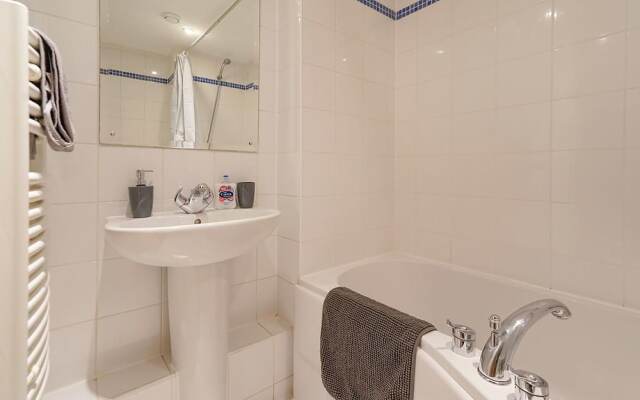 Leeds City Centre Apartment with River View