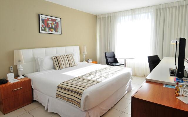 Real Colonia Hotel & Suites