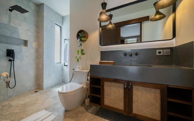 Apartment Seabreeze 2 - Amazing Sunset Penthouse-2bdr with pool-Beachfront