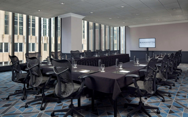 The Marquette Hotel, Curio Collection by Hilton