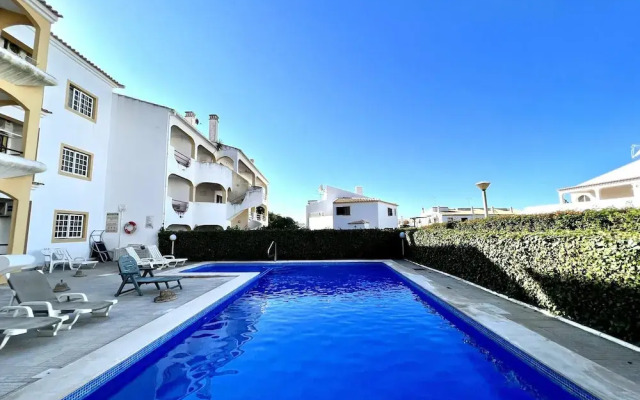 Quarteira Classic With Pool by Homing