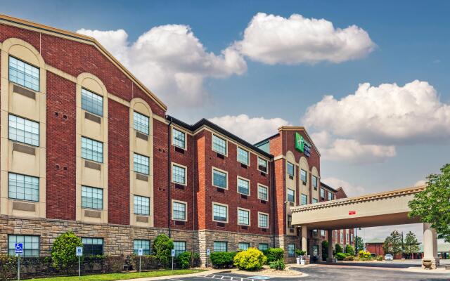 Holiday Inn Express & Suites Tulsa S Broken Arrow Hwy 51, an IHG Hotel