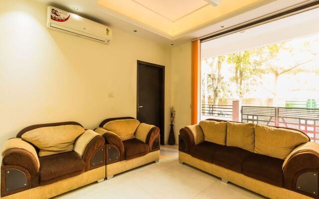 OYO 6796 Retreat Suites Inn