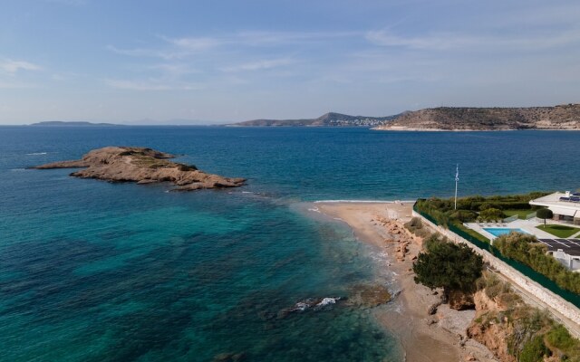 Luxurious Beachfront Villa Maira