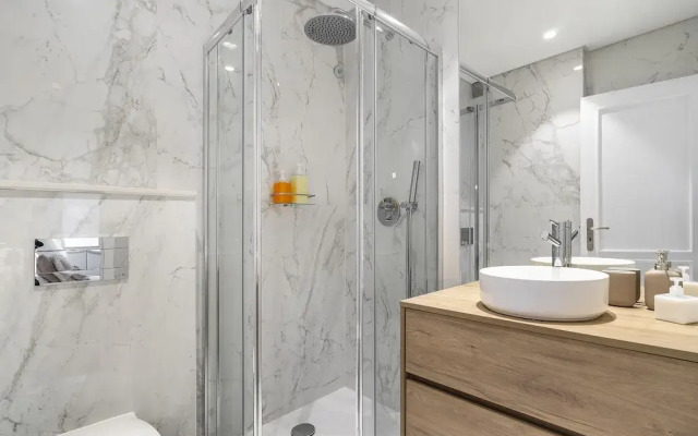 Chic & Stylish Retreat In Estoril'S Finest Location