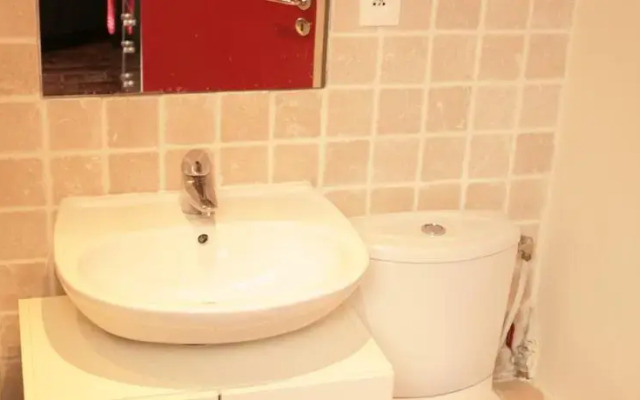 Spacious République 1 Bedroom (409)