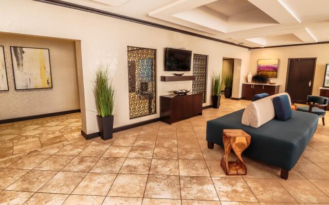 Holiday Inn Express & Suites Farmington by IHG