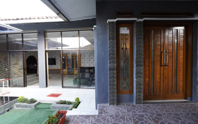Hotel O 94911 Syariah Anggrek Guest House — 3-star hotel in Padalarang