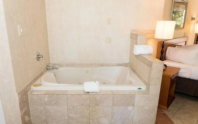 Cedar Park Whirlpool Suites