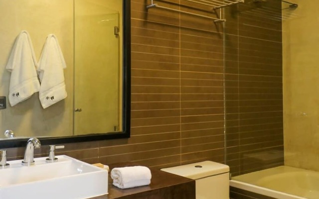 w Picturesque 2BR at Malecon