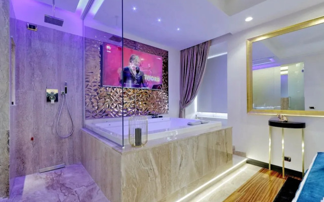 Trevi Diamond Luxury Suites & Jacuzzi