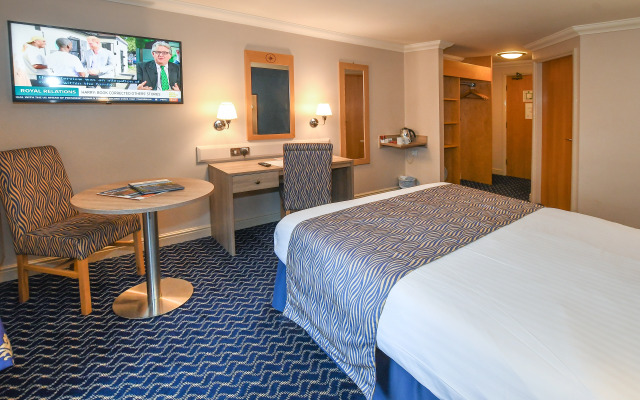 The Queens Hotel & Victoria Cloisters