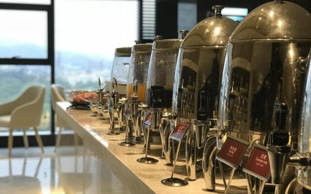 Paco Hotel Tiyuxilu Metro Guangzhou-Free Shuttle Bus during Canton Fair