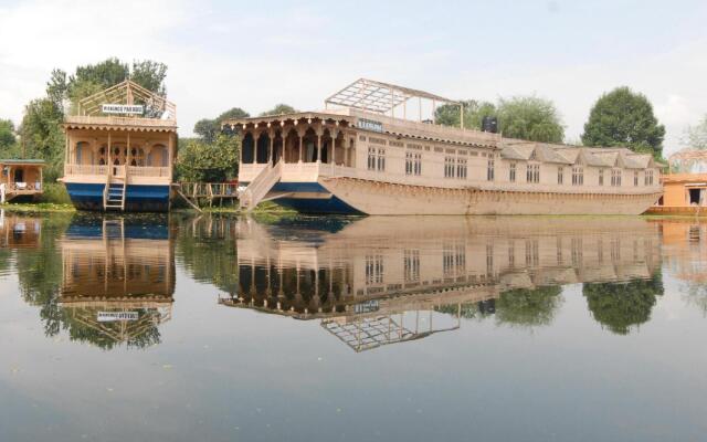 Zaffer Group of Houseboats
