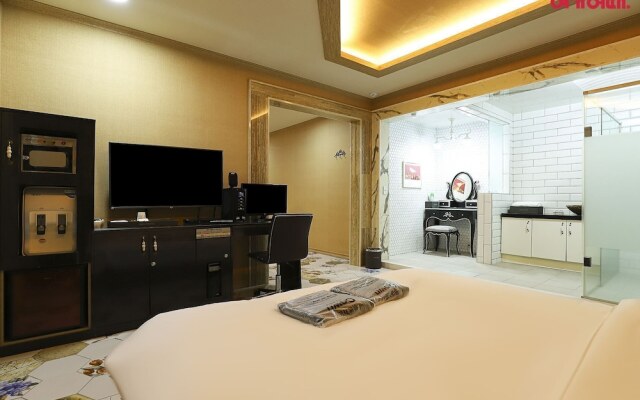 Tiffany Self Check-in Hotel